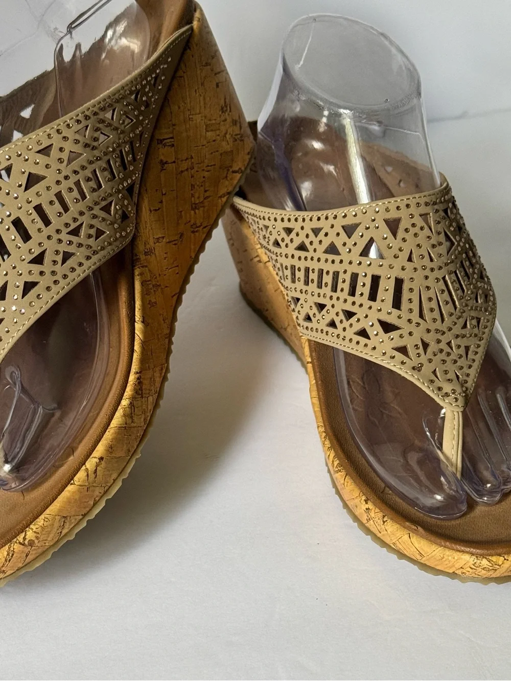 Skechers Women’s 11 Beverlee Sandals Tan Thong Wedge Cork Luxe Foam